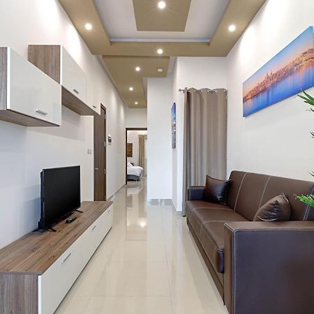 Gem Beachfront Apt With Amazing Bay And Sea Views Birżebbuġa Exterior foto